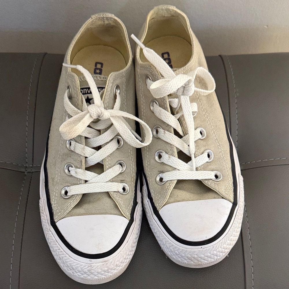 Converse Low Top Sneakers in Beige and White